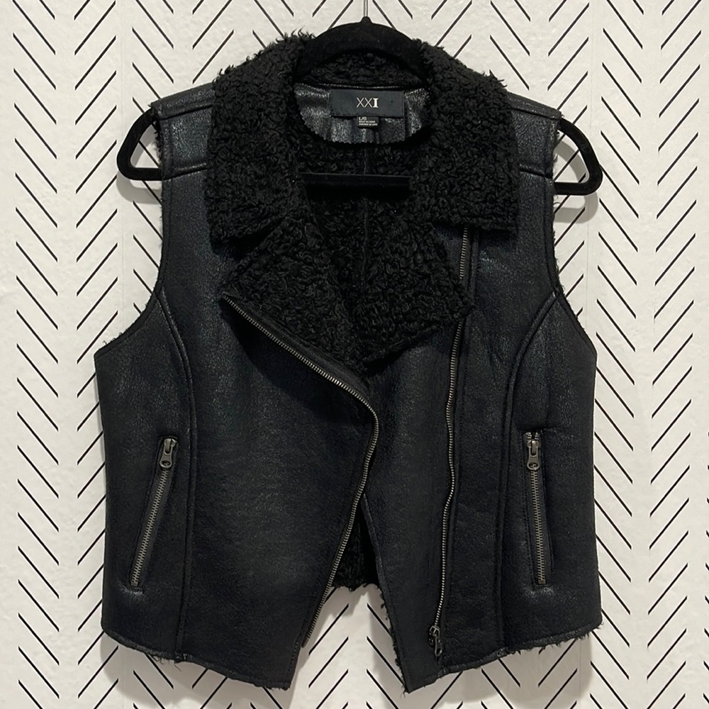 Forever 21 Faux Leather Black Vest. Large, BadGuy, 90's, Rock,